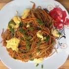Quick egg spaghetti stir-fry with vegetables