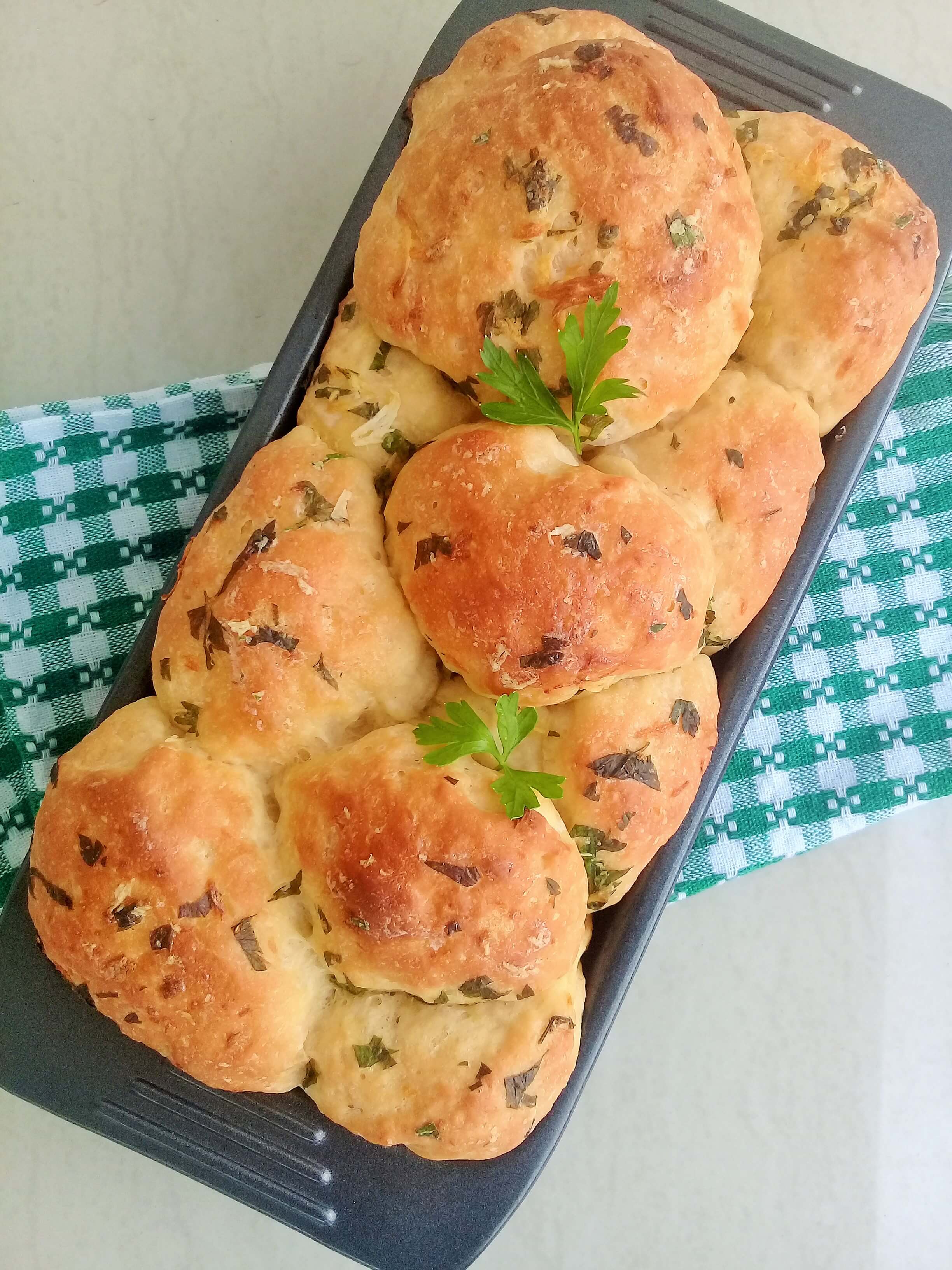 Pull Apart Garlic Bread - Biscuits And Ladles